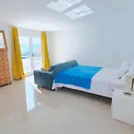 Stunning Sea View With 6 Bedrooms & Heated Pool - Renaissance Вилла *