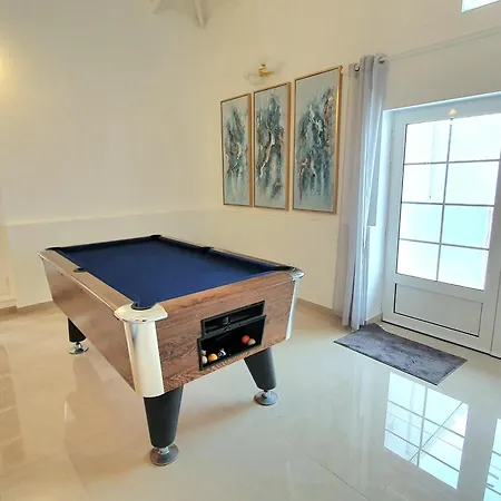 Stunning Sea View With 6 Bedrooms & Heated Pool - Renaissance Villa *